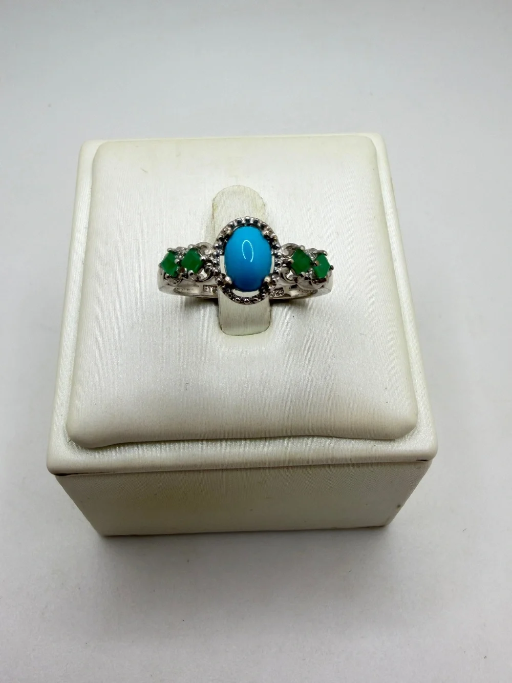 NWOT 5x7mm Sleeping Beauty Turquoise Cabochon w/ emerald accent‎ ring in 925!